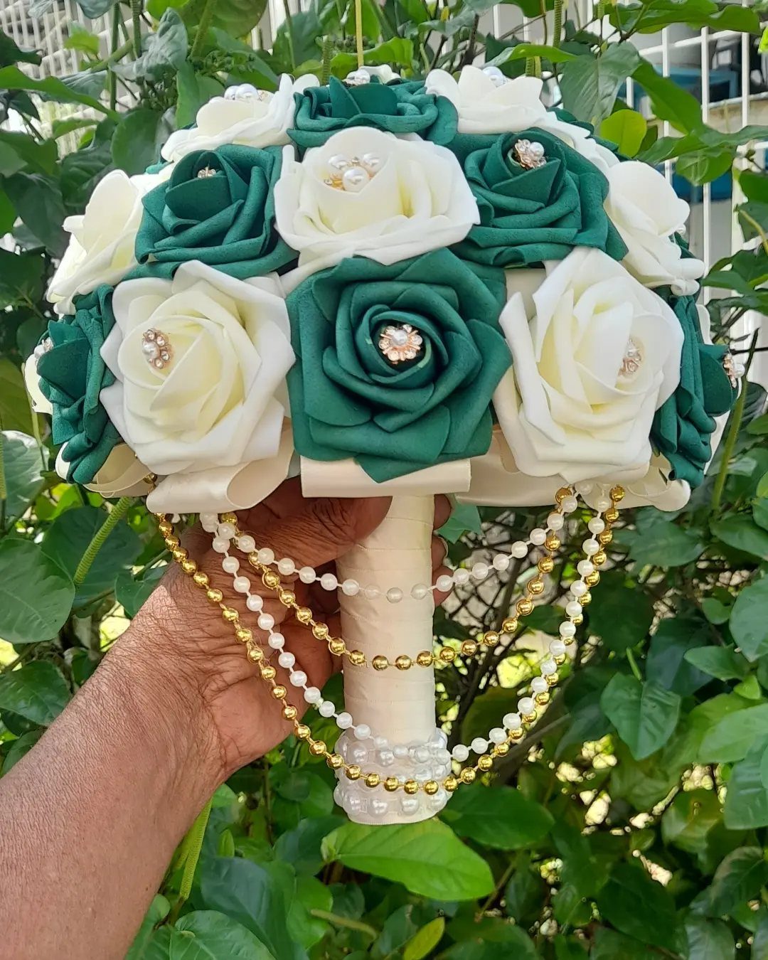 Green Gold White Wedding: 8 Ideas for Decor and Details 2 A bridal bouquet of cream and green roses decorated with pearls and diamante accents.